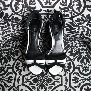 WHBM Liberty Black/White Platform Wedge NEW SZ 7